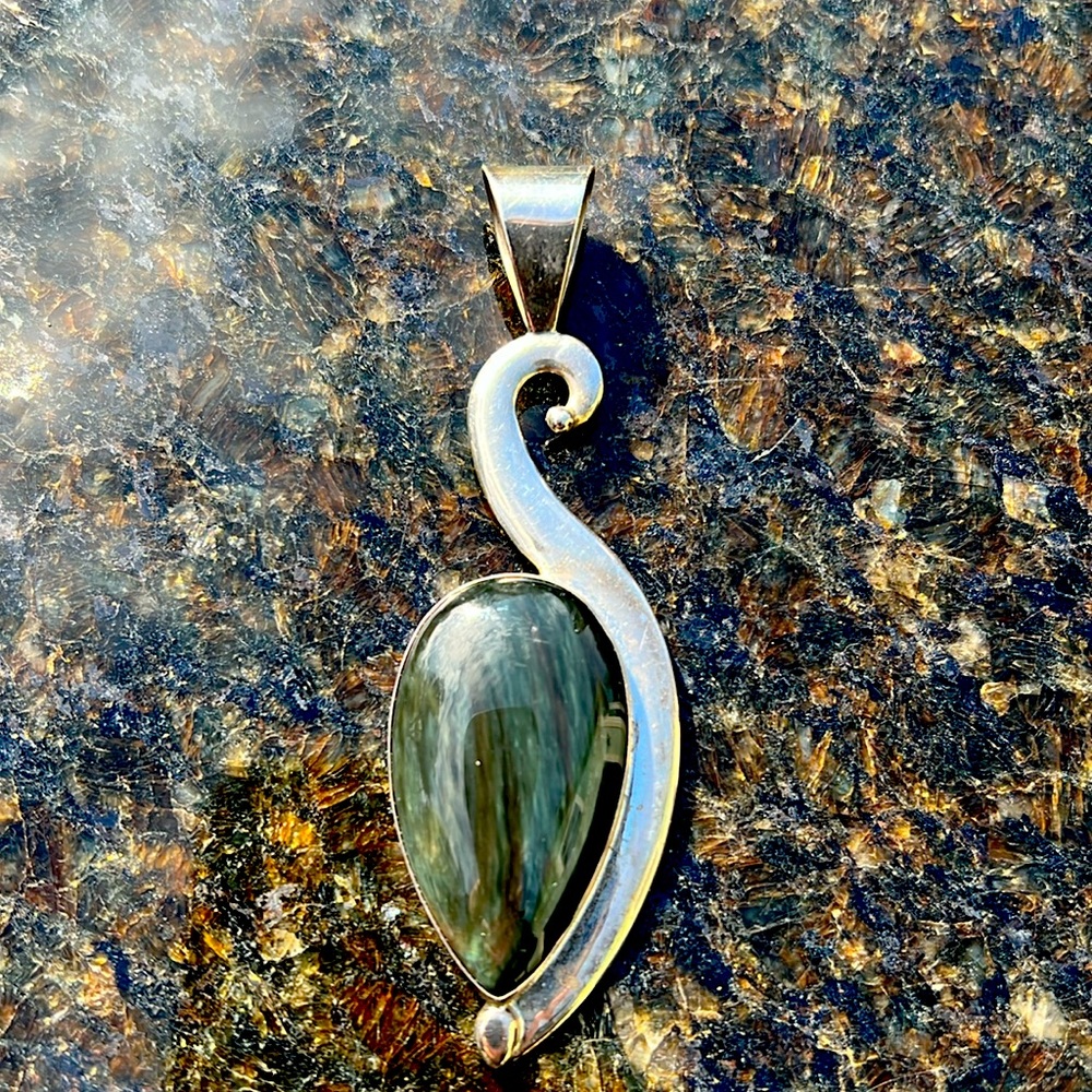 Desert Rose trading green Jasper and 925 Sterling pendant